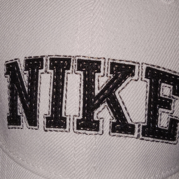 Adult Vintage Black and white unisex Nike baseball hat - Picture 3 of 7
